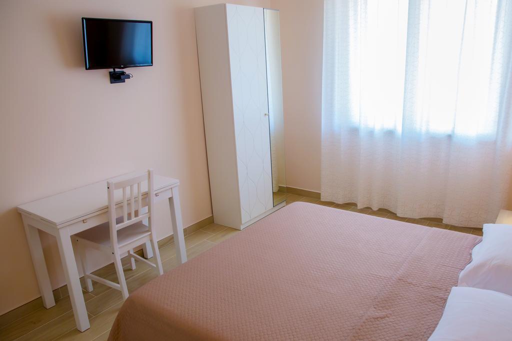 Gleda Rooms In The Square Pompei Oda fotoğraf